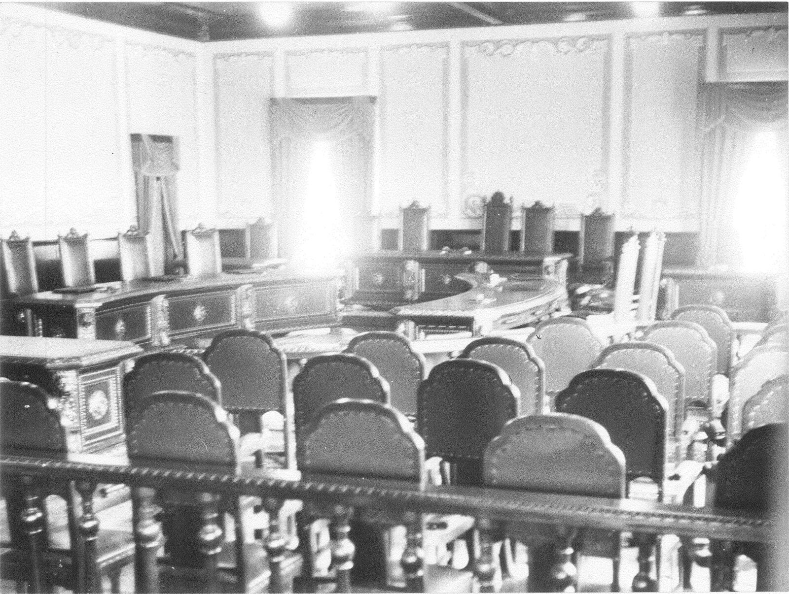 Sala de sessões do Tribunal de Justiça do Paraná na instalação, em 1944, em preto e branco